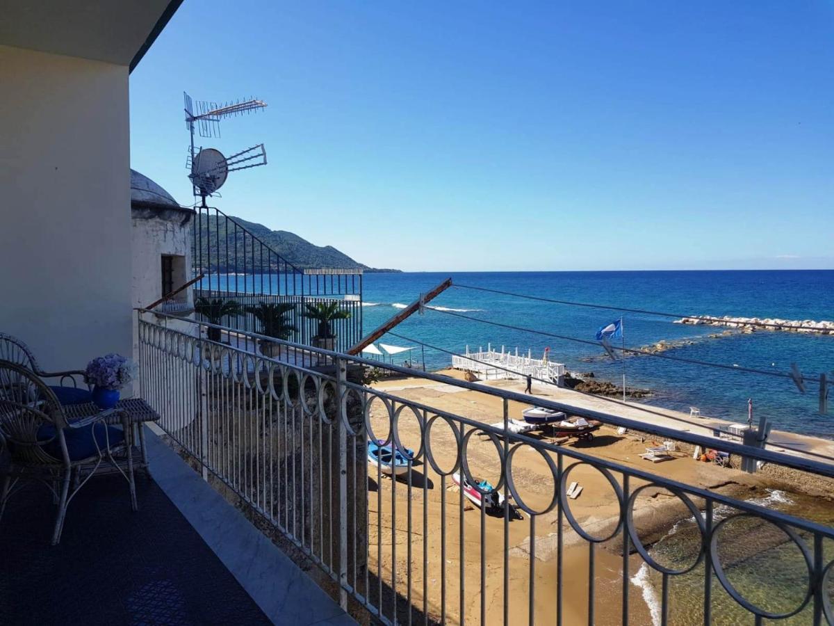 Casa Vacanze Porto Delle Gatte サンタ・マリア・ディ・カステッラバーテ エクステリア 写真