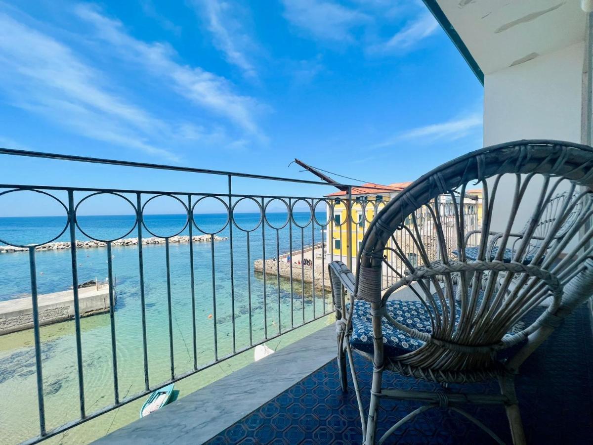 Casa Vacanze Porto Delle Gatte サンタ・マリア・ディ・カステッラバーテ エクステリア 写真